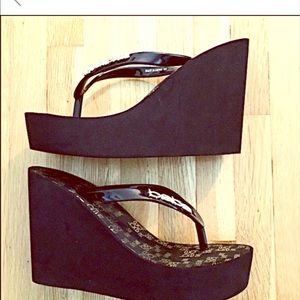 Bebe' Flip flop heels!!